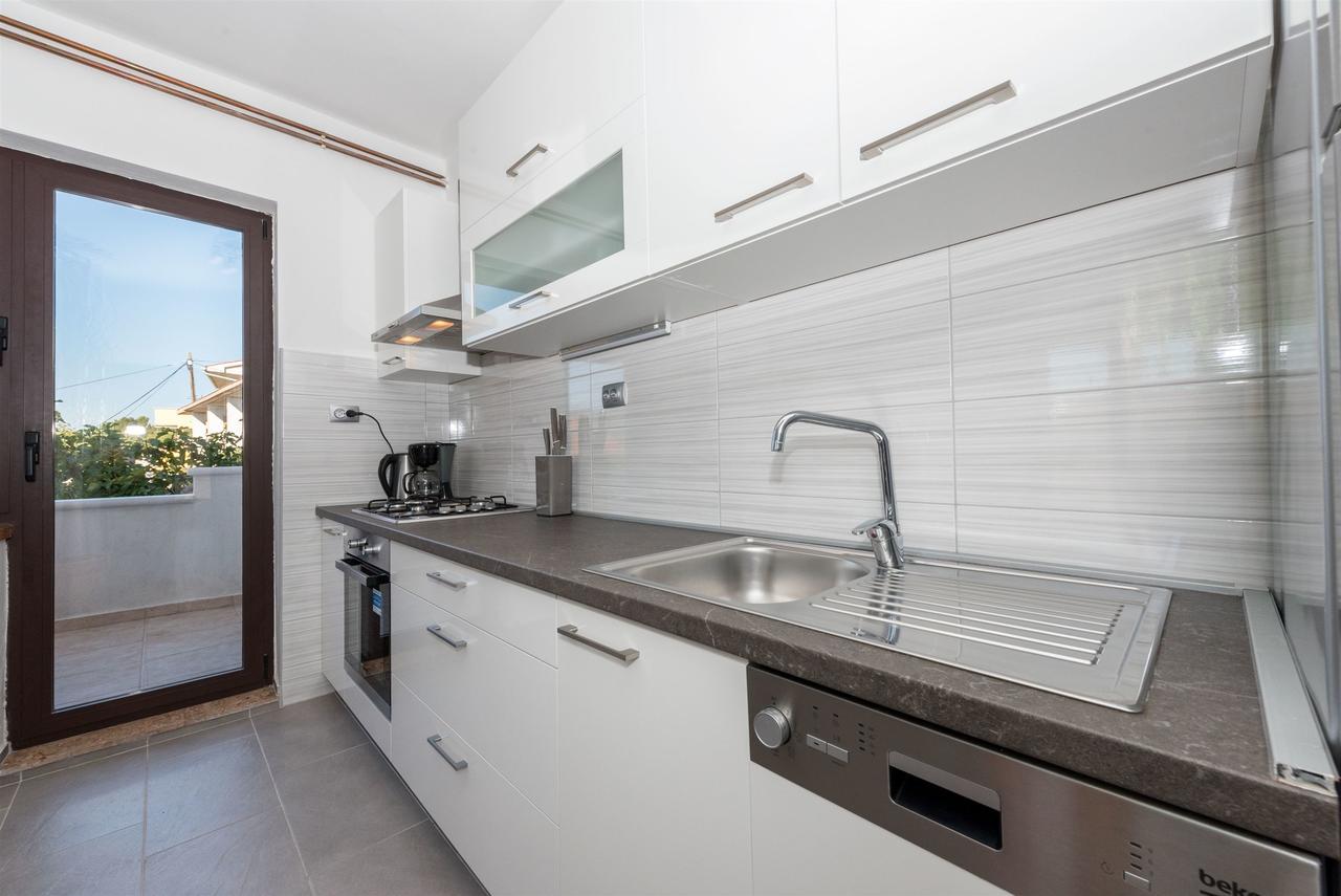Apartments Snjezana Tisno Kültér fotó