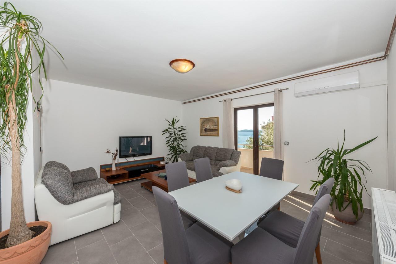 Apartments Snjezana Tisno Kültér fotó