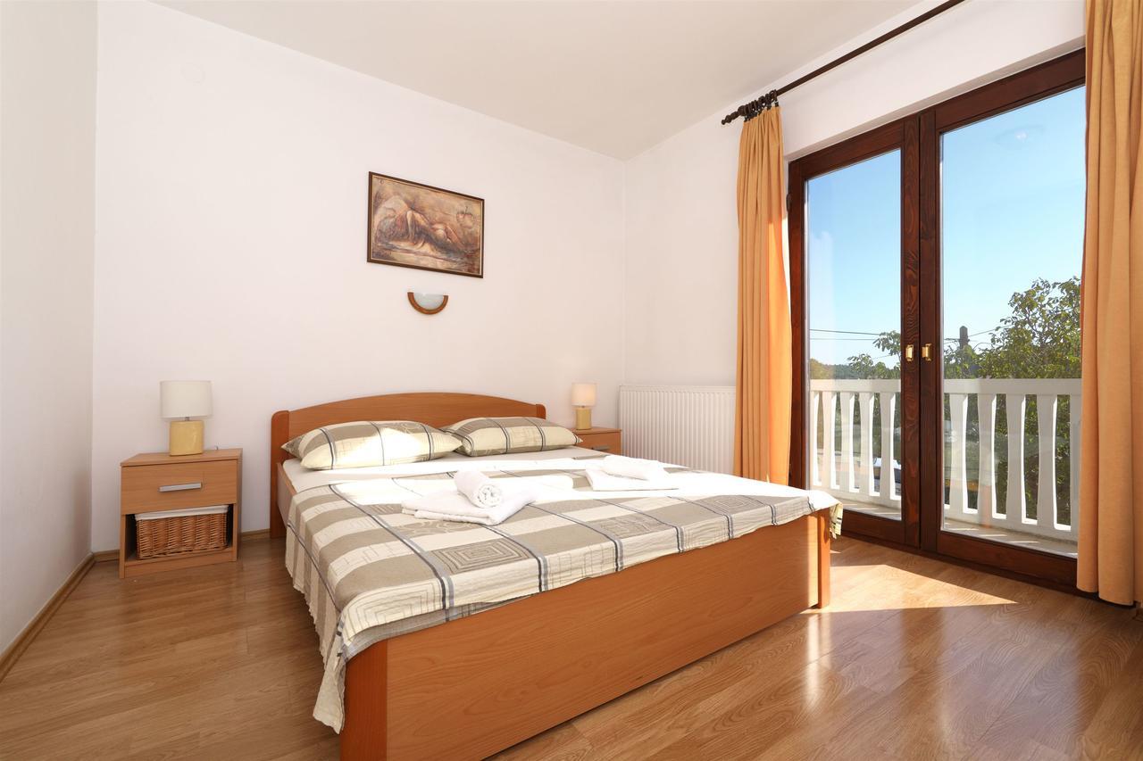 Apartments Snjezana Tisno Kültér fotó