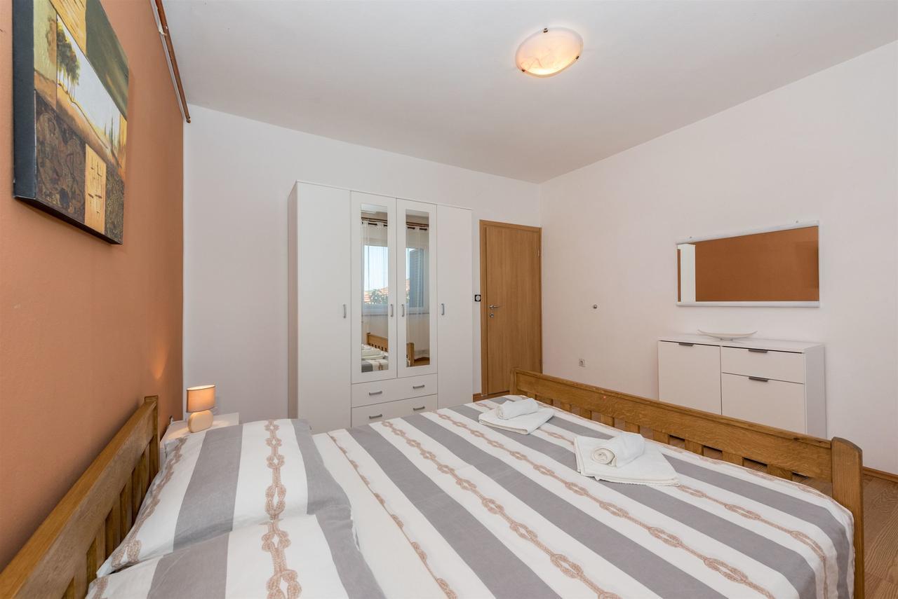 Apartments Snjezana Tisno Kültér fotó