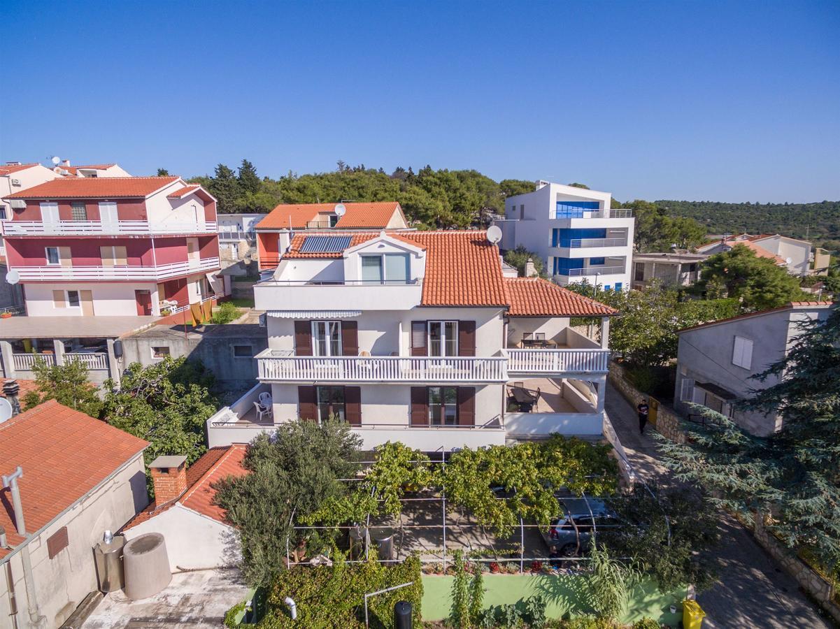 Apartments Snjezana Tisno Kültér fotó